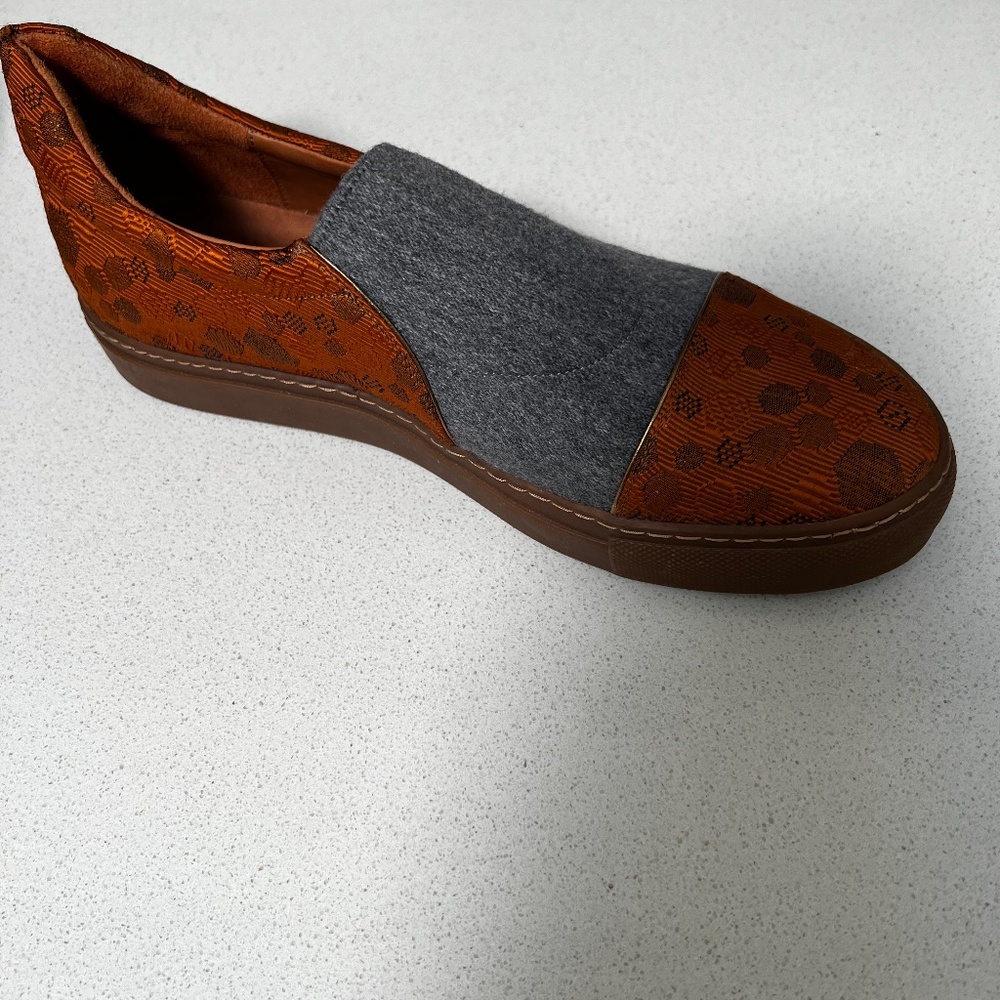Dries Van Noten, Made in Italy stylish slip on.  Size 39.